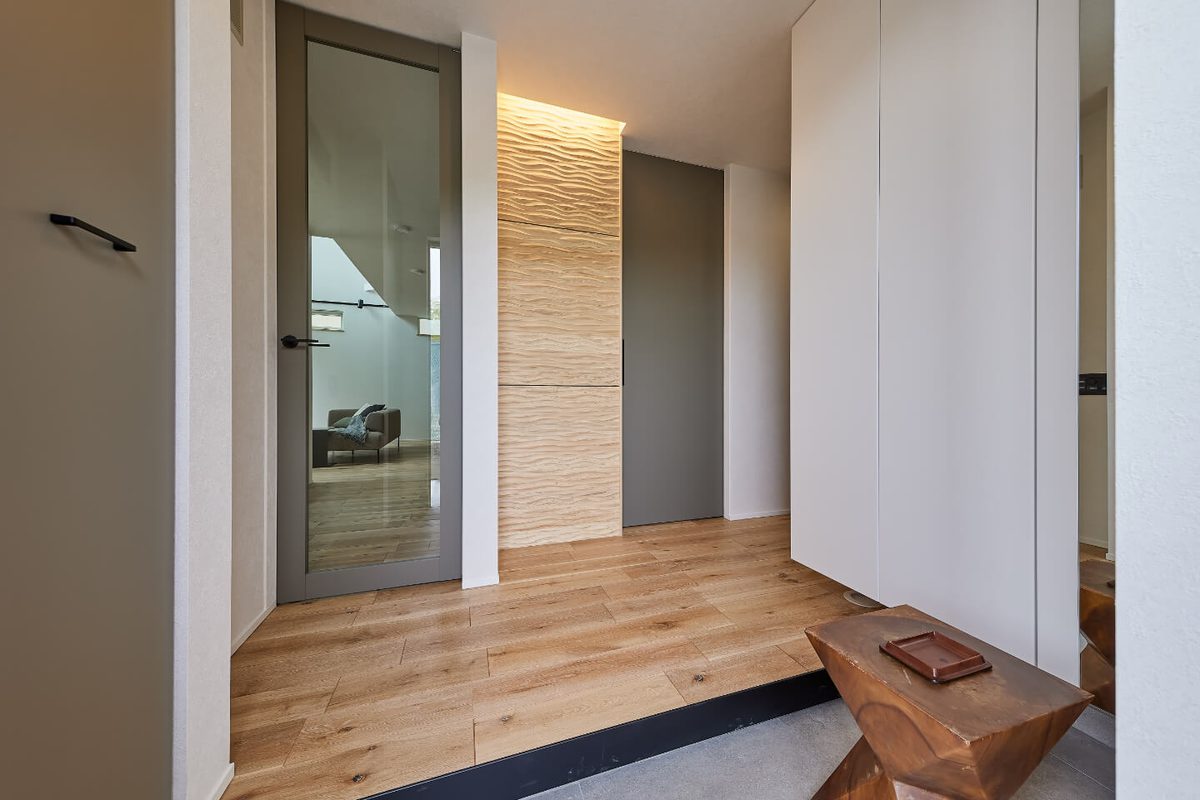 Tiled entrance, raised timber floor and a bench