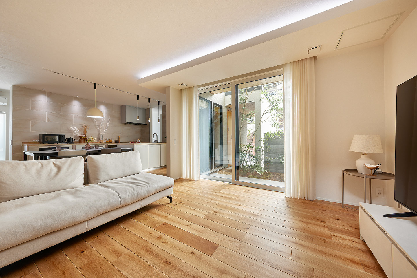 G-House Toyonaka model-home living room